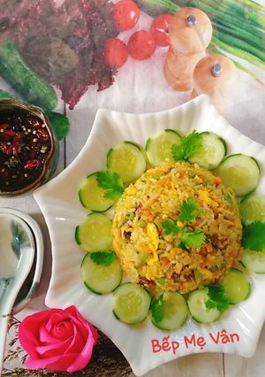 Hình của món Cơm chiên cá trứng.