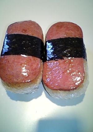 A picture of SPAM Musubi.