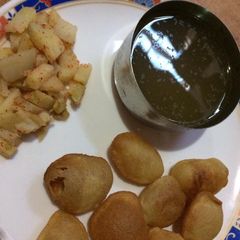 A picture of Panipuri or golgappe.