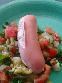 Una foto de Salchichas Frankfurt con ensalada de patatas. ॐ
