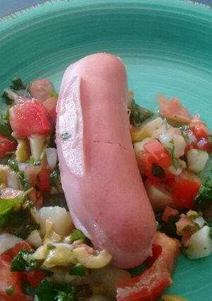 Una foto de Salchichas Frankfurt con ensalada de patatas. ॐ