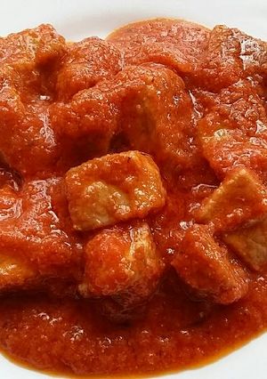 Foto principal de Carne y asadura de cerdo con tomate