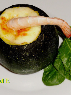 Una foto de Calabacín relleno de gambas