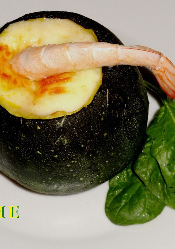 Una foto de Calabacín relleno de gambas