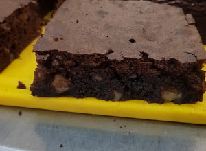 Una foto de Brownie de chocolate aguila