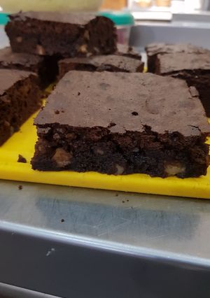Una foto de Brownie de chocolate aguila