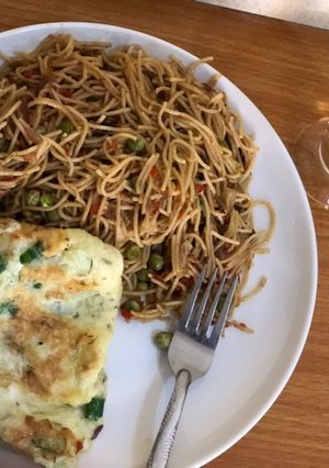 A picture of Fried spaghetti.