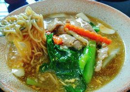 มาม่าราดหน้าหมู