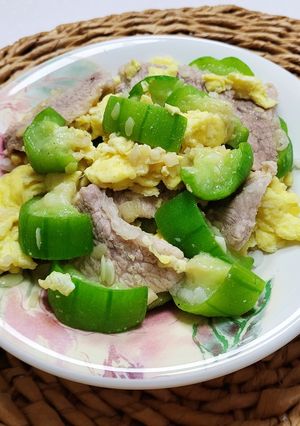 絲瓜肉片蓋飯 的食譜成品照片