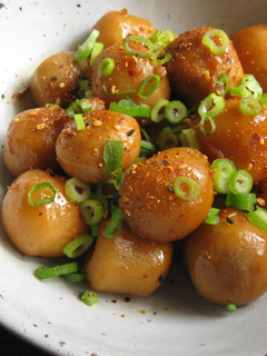 A picture of ‘Satoimo’ with Garlic, Butter & Soy Sauce.