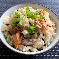 A picture of Seasoned Kombu (Kelp) & Salmon Mazegohan.