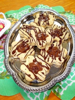 Diós linzervirágok tejcsokoládés trüffel krémmel recept fotója