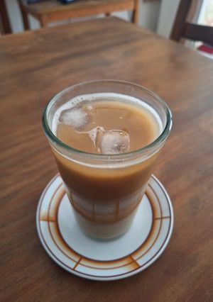 Una foto de Café frío con leche de almendras ☕️🐿