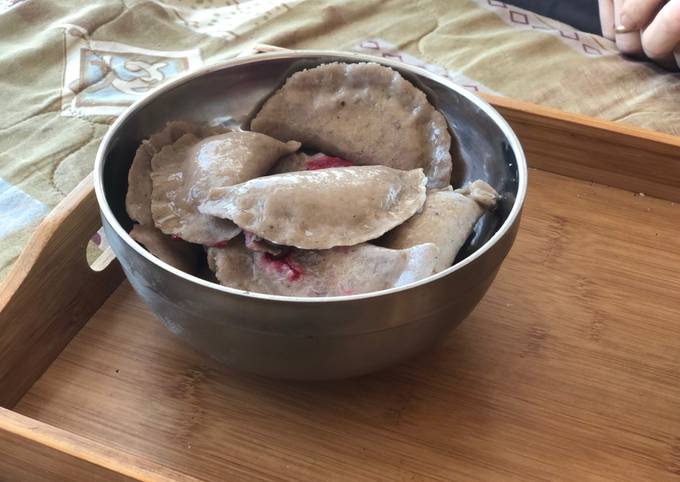 Веганские вареники с красной смородиной