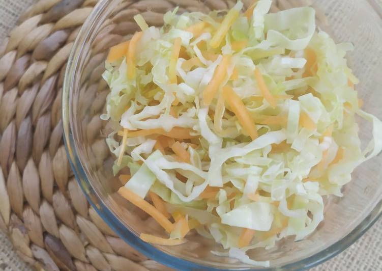 Bagaimana Menyiapkan Salad Sayur Seger Enak