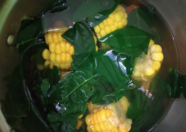 Resep Sayur Bening Daun Katuk+Jagung+Wortel yang Lezat