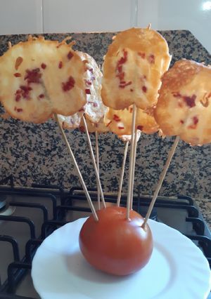 Foto principal de Piruletas de queso con virutas de jamón