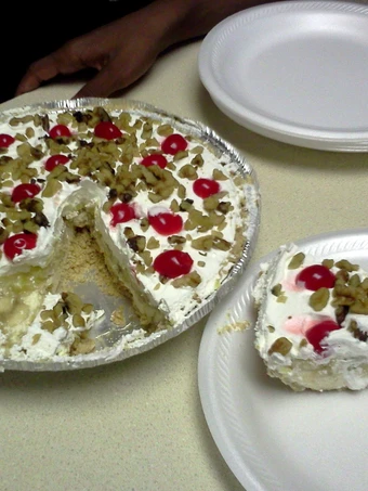 Recipe Banana split cake/pie which Delicious