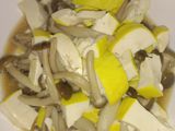ผัดเห็ดใส่เต้าหู้เหลืองนิ่ม (Stir-Fried Mushrooms with Soft Yellow Tofu)