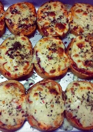 A picture of Garlic bread.