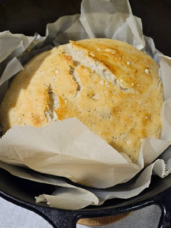 Una foto de Pan en Dutch Oven