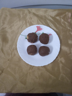 சாமை சாக்லேட் லட்டு (Saamai Chocolate laddu Recipe in Tamil) செய்முறை முக்கிய புகைப்படம்