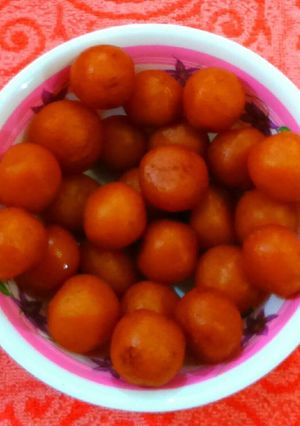 A picture of Gulab jamun.