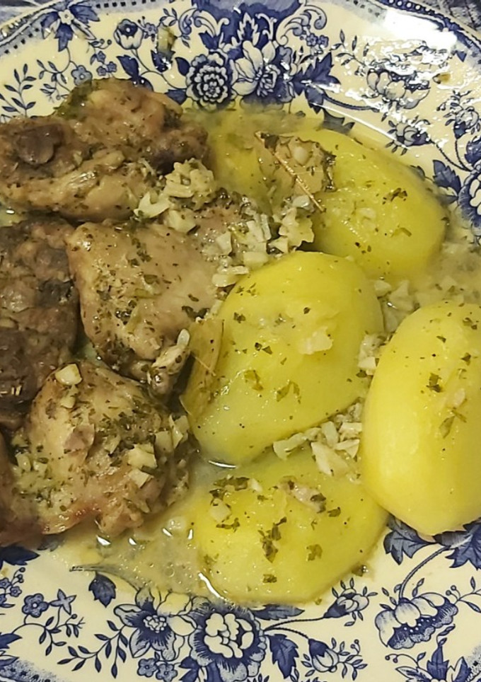 Una foto de Pollo guisado en microondas con Lékué