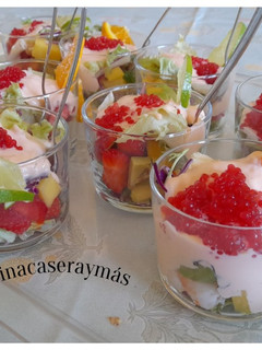 Una foto de Ensalada de fruta y gambas
