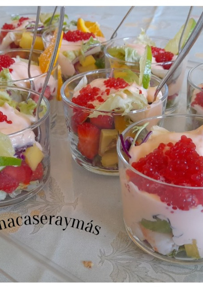 Una foto de Ensalada de fruta y gambas