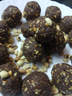 ராகி நிலக்கடலை லட்டு (raagi Nilakadalai laddu Recipe in Tamil) செய்முறை முக்கிய புகைப்படம்