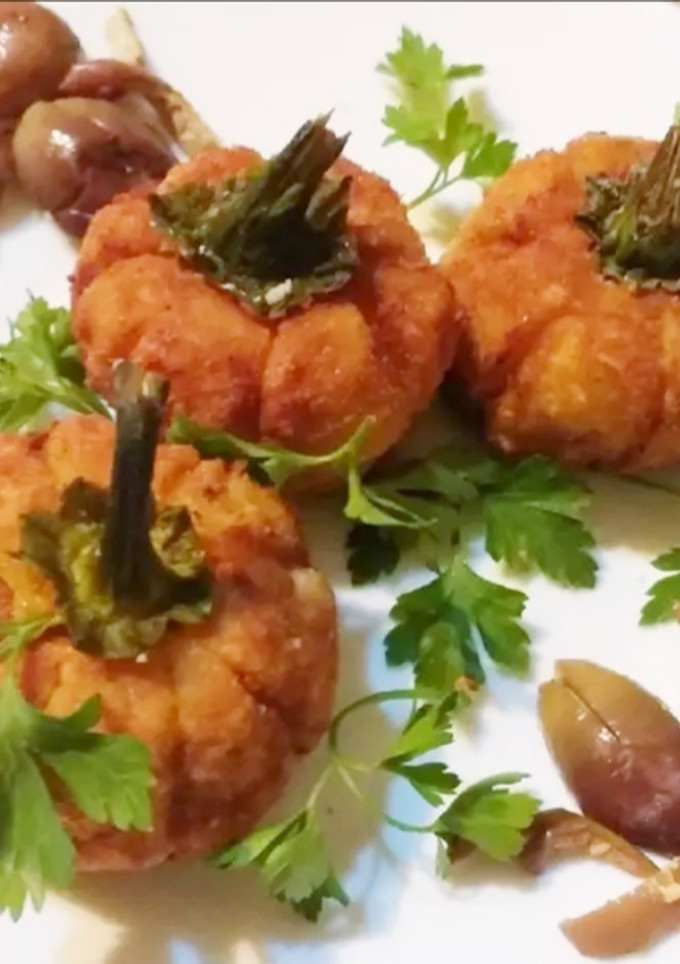 Una foto de Croquetas de patata rellenas de semillas de calabaza