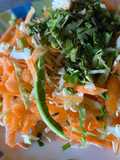Ensalada de repollo, zanahoria y cilantro