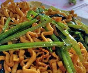 Resep Terbaik Mie Kangkung Belacan Paling Enak