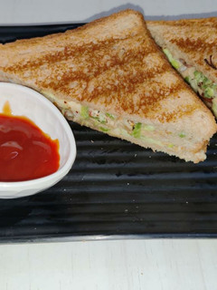 वेज मायोनिस सैंडविच (veg mayonnaise sandwich recipe in Hindi) रेसिपी मुख्य फोटो