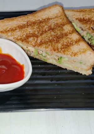 वेज मायोनिस सैंडविच (veg mayonnaise sandwich recipe in Hindi) रेसिपी मुख्य फोटो