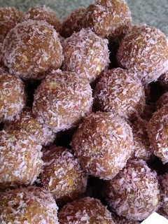 Una foto de Cocadas tradicionales y con leche condensada!