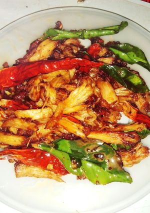 Hình của món Khô gà lá chanh.