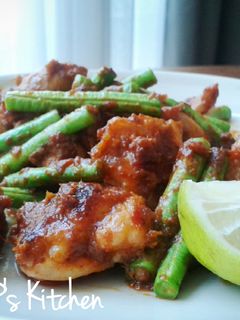 泰式紅咖哩炒雞球 的食譜成品照片