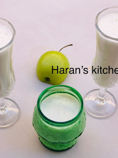 A picture of Apple smoothie.