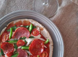 Una foto de Pizza de pan Pita