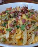 Papas con cheddar y panceta