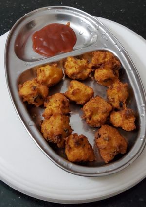 ரவா பக்கோடா(rava pakoda recipe in tamil) செய்முறை முக்கிய புகைப்படம்