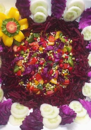 કલરફૂલ સલાડ (Colorful Salad Recipe In Gujarati) રેસીપી મુખ્ય ફોટો
