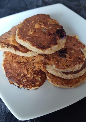 Una foto de Mini hotcakes avena banana y arándanos con stevia ✨