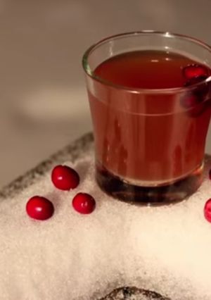 صورة لوصفة ماء القرفة والتفاح البارد