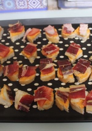 Foto principal de Pan con sandía, jamón y tocino