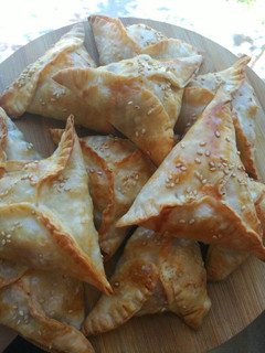 Una foto de Empanadillas de carne, queso de cabra y mermelada de pimientos