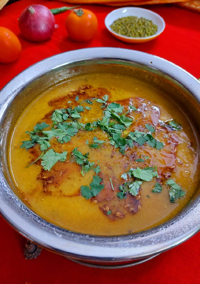 शाही साबुत मूंग दाल (Shahi sabut moong dal recipe in Hindi) रेसिपी मुख्य फोटो