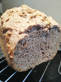 Una foto de Pan de espelta integral y 6 semillas (panificadora)
